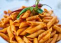 Dieta mediterranea, la nuova piramide cambia volto: più vegetali, meno eccessi