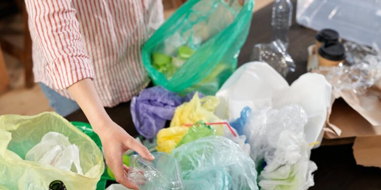 Estate, caldo e spazzatura: la guida definitiva per eliminare i cattivi odori in modo naturale