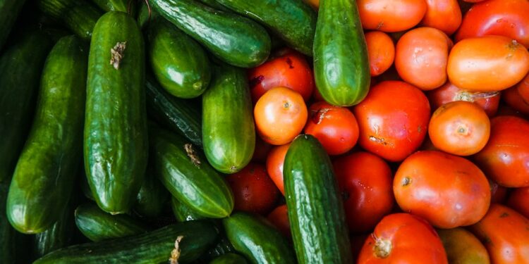 Luglio, cosa mettere nel carrello: lista della spesa estiva con alimenti di stagione