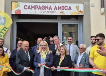 Il nuovo volto dei consumi: in due su tre scelgono i mercati contadini. A Firenze nasce un hub tra sapori e cultura