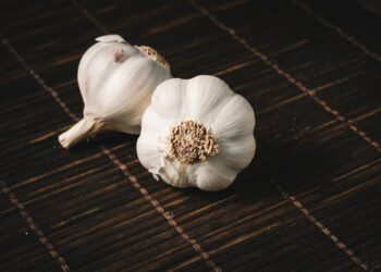 Settembre mese dell’aglio: proprietà, benefici e come consumarlo al meglio