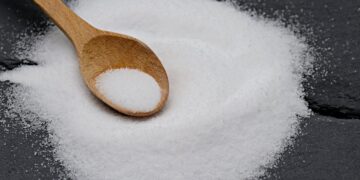 È il dolcificante più amato, ma forse pericoloso: i dubbi sul rischio cardiovascolare che dividono i medici
