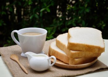 Leggi sempre le etichette: l’additivo vietato in Europa che potresti trovare nel tuo cibo