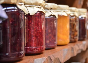 I 10 alimenti più a rischio botulino: cosa sapere per proteggersi