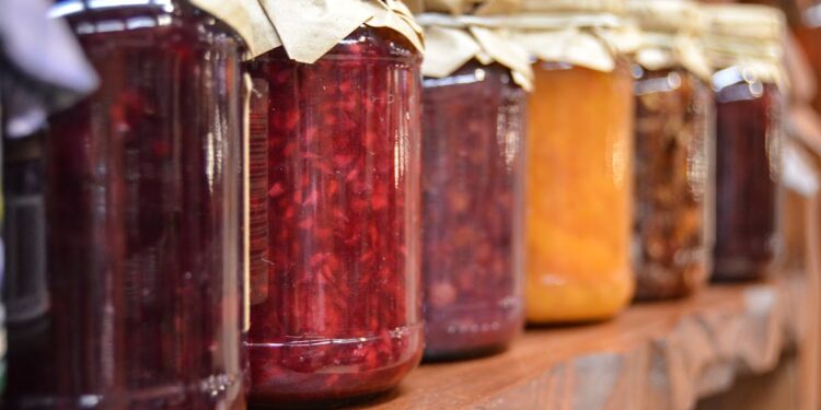 I 10 alimenti più a rischio botulino: cosa sapere per proteggersi